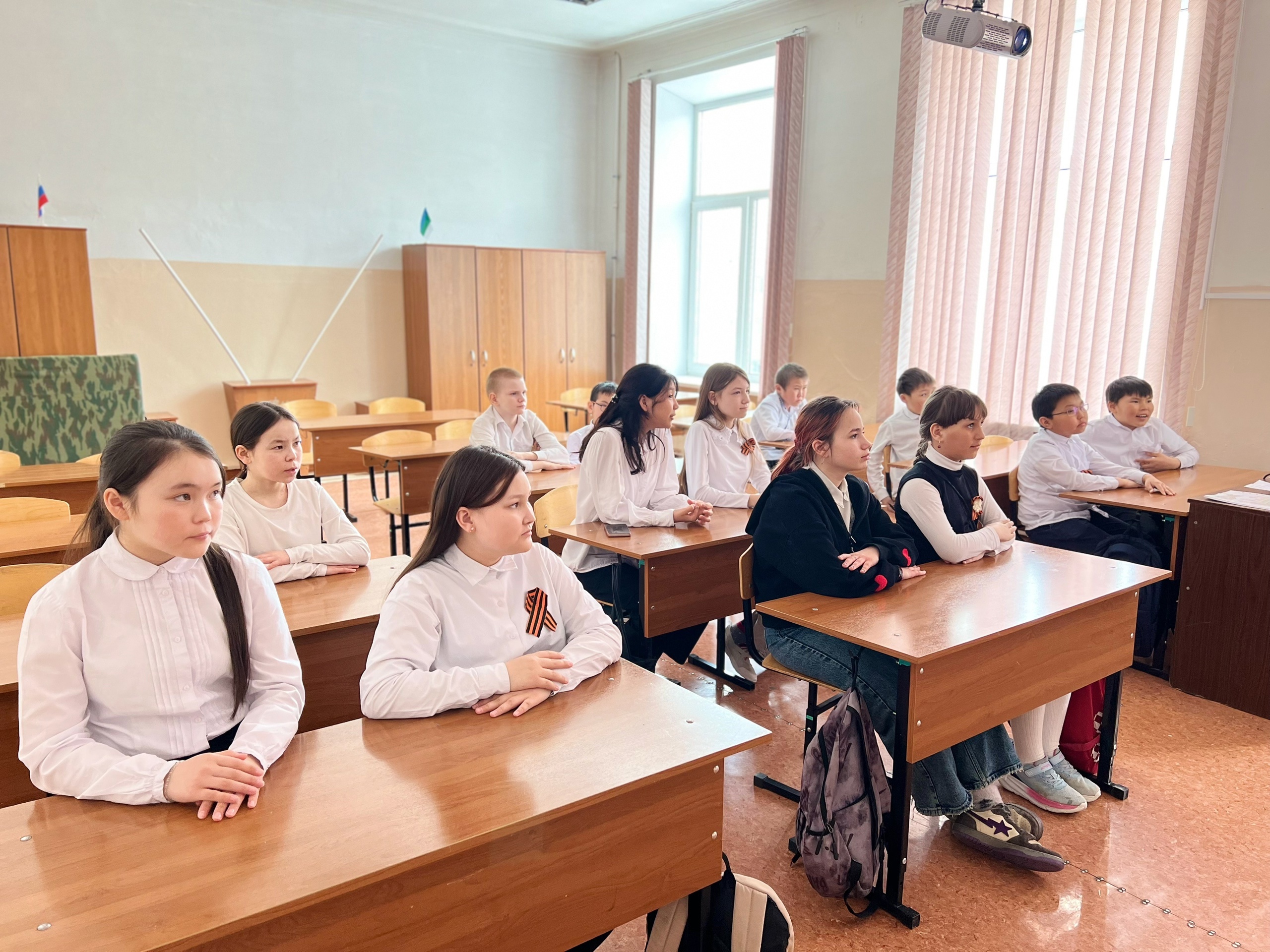 Сегодня для учащихся 5 класса состоялся урок мужества, посвященный 80-летию Победы в Великой Отечественной войне..