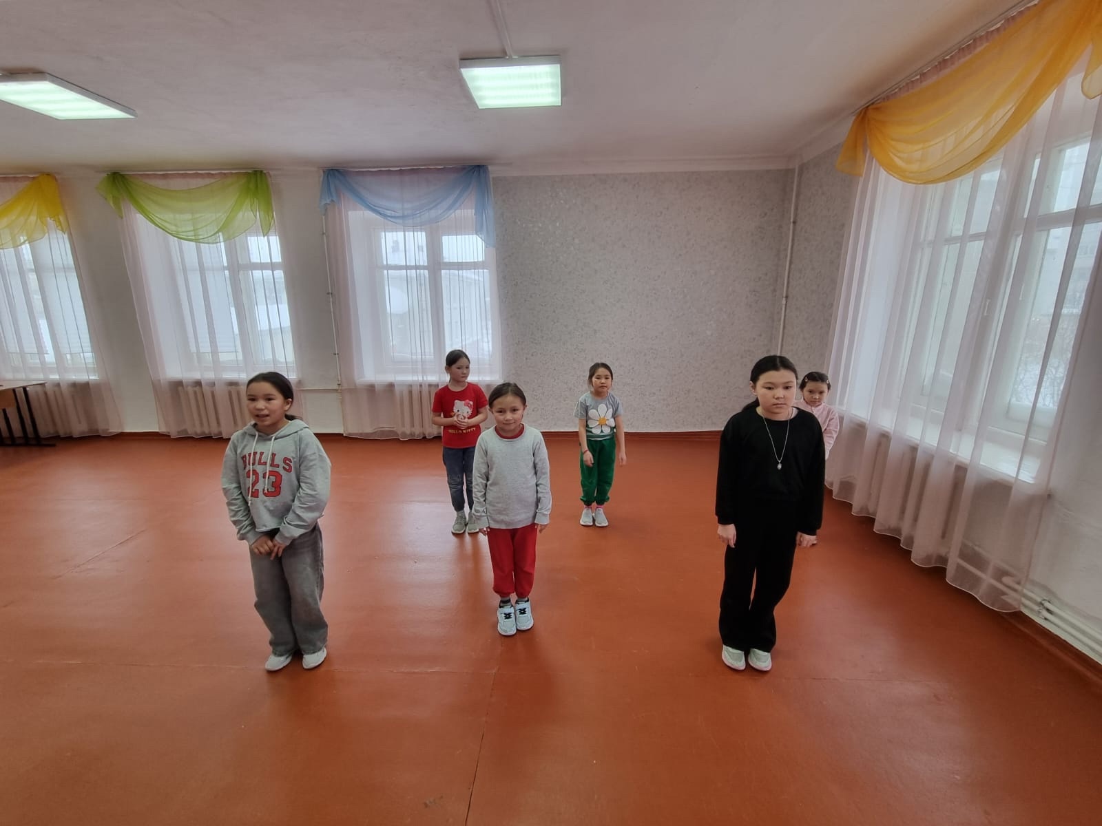 В нашем творческом танцевальном кружке полным ходом идут репетиции к 9 мая..