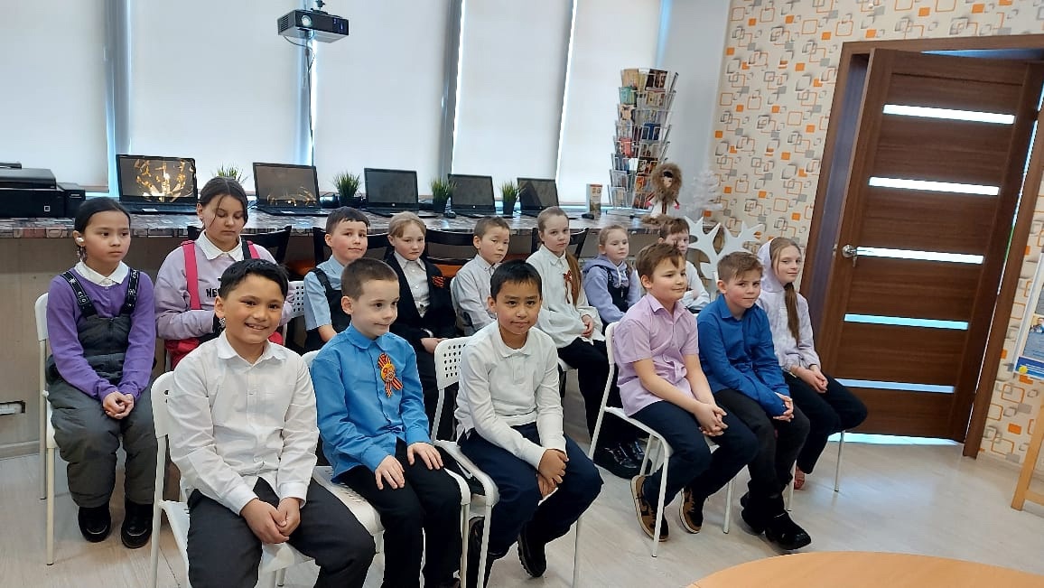Ребята из группы продленного дня совершили увлекательное путешествие в мир книг, посетив центральную городскую библиотеку..